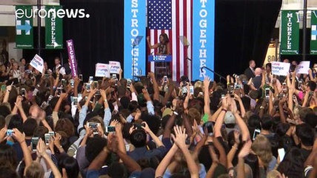 Michelle Obama Clinton\'a Destek İçin Sahnede