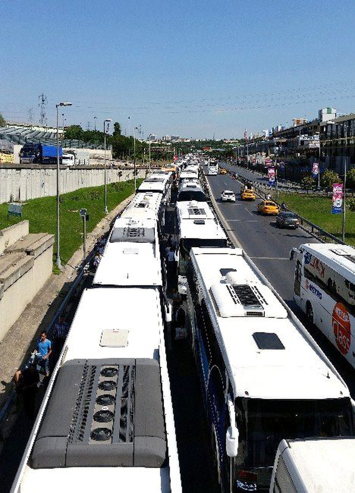 Otogar\'da Bayram Dönüşü Yoğunluğu