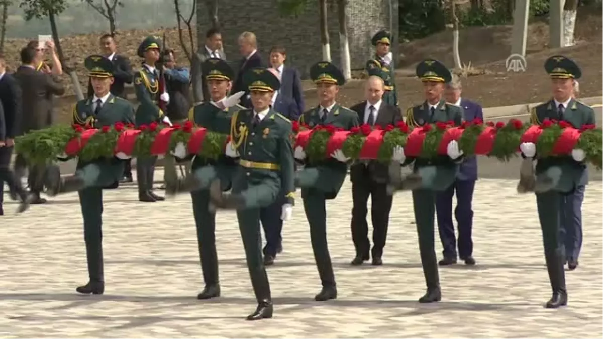 Putin, 1916 Yılında Hayatını Kaybedenleri Simgeleyen Anıtı Ziyaret Etti
