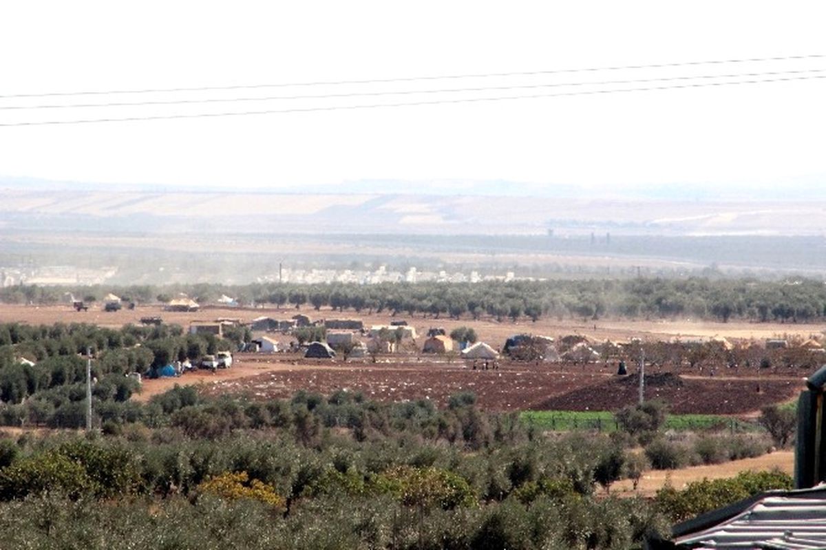 Şiddetli Çatışmaların Sürdüğü Suriye\'de Çatışmalardan Kaçan Vatandaşlar, Çadırda Yaşıyor