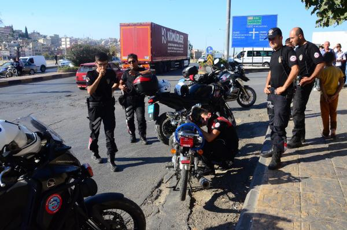 Sürücünün Terk Edip Kaçtığı Motosiklette Esrar Bulundu