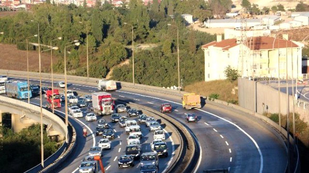 Tem Otoyolu\'nda Dönüş Çilesi Devam Ediyor
