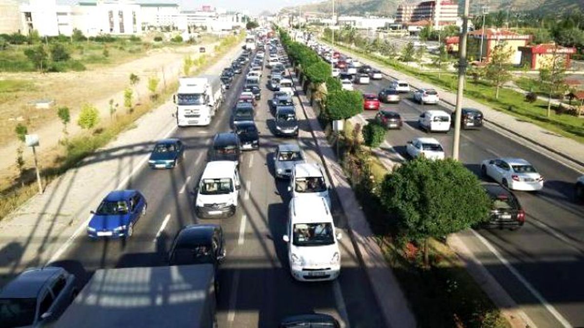Afyonkarahisar\'da Tatil Dönüşü Yoğunluk