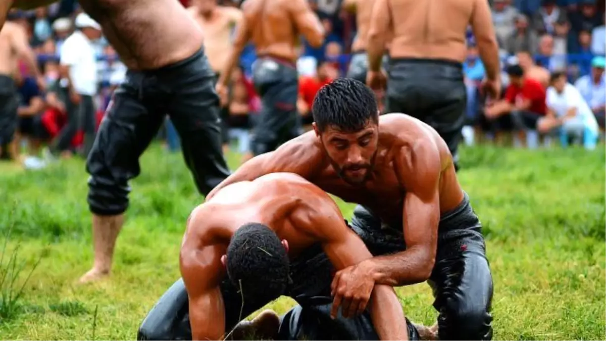 Bandırma\'da 17 Eylül Yağlı Pehlivan Güreşleri Yapıldı