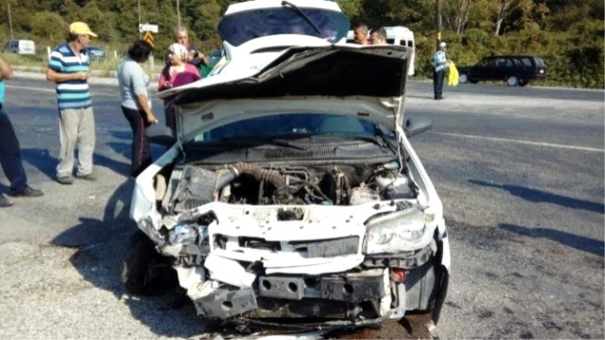 Bartın\'da Trafik Kazası: 4 Yaralı