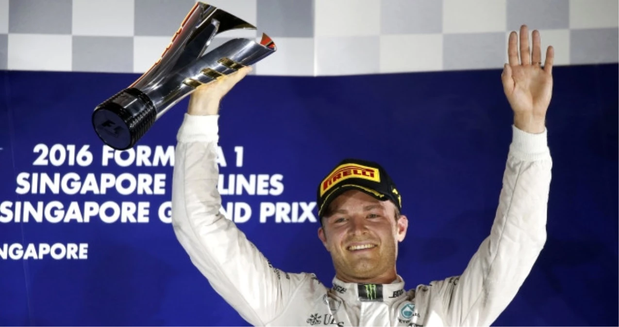 Formula 1\'de Singapur Grand Prix\'ini Alman Pilot Nico Rosberg Kazandı