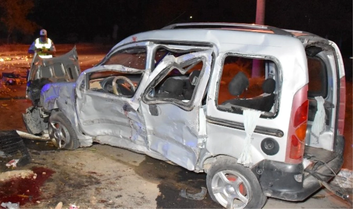 Hafif Ticari Araç Takla Attı: 1 Ölü, 7 Yaralı