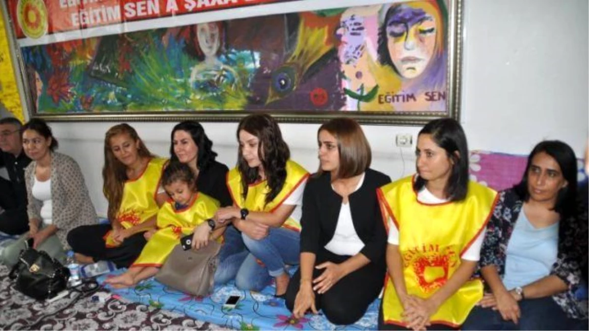 HDP\'li Başaran, Grev\'deki Öğretmenleri Ziyaret Etti