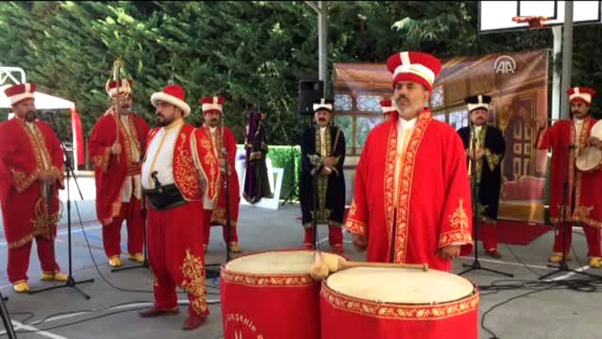 Öğrenciler Okula "Amin Alayı" Etkinliği ile Başladı
