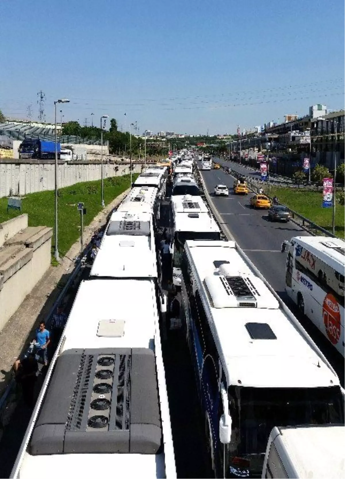 Bayram Dönüşü Yoğunluğu, Yolcuları da Şoförleri de Çileden Çıkardı