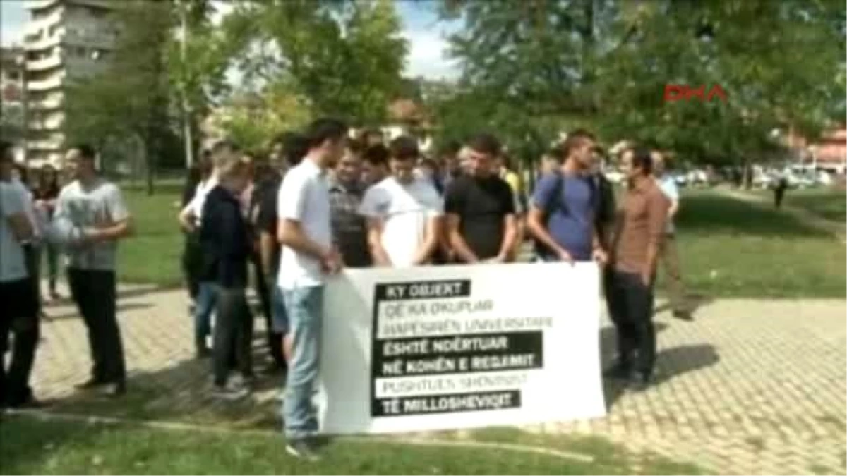 Priştine\'de Öğrencilerin Protesto Gösterisine Polis Müdahale Etti 9 Yaralı