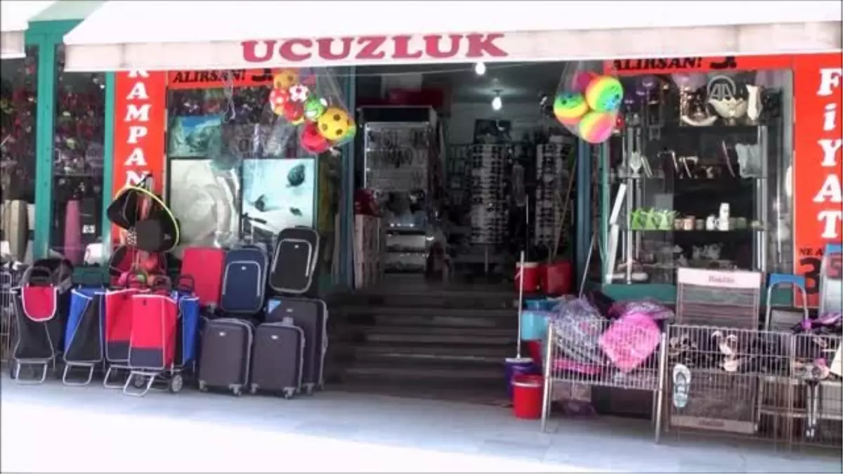 Silivri\'de Hırsızlık Anı Güvenlik Kamerasında