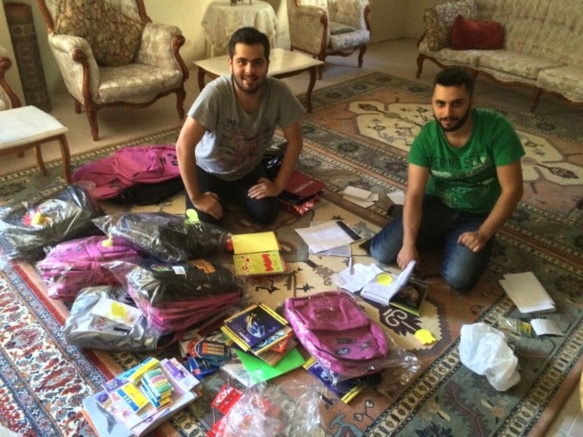 Sosyal Medyada Bir Araya Gelen Gruptan Yardıma Muhtaç Öğrencilere Yardım