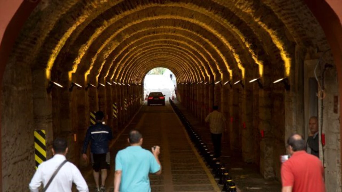 2 Asırlık Beylerbeyi Sarayı Tüneli Trafiğe Açıldı