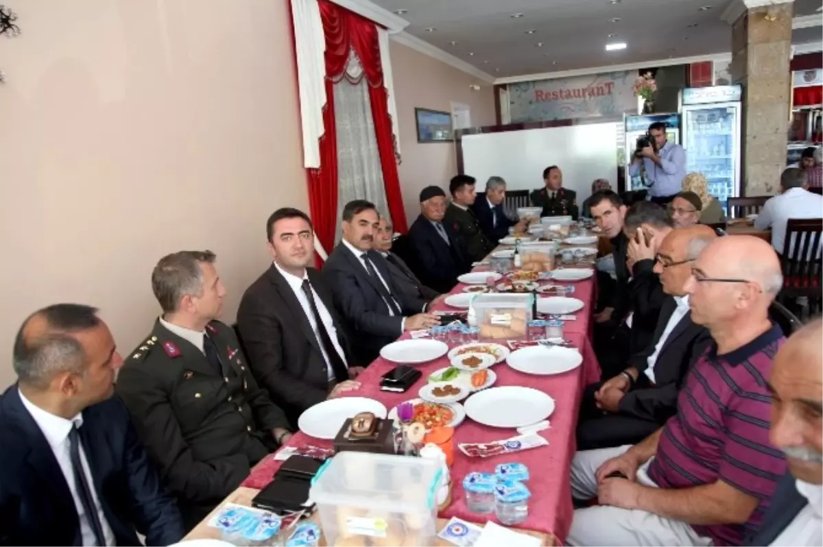 Ahlat Belediyesi Gaziler Onuruna Yemek Verdi