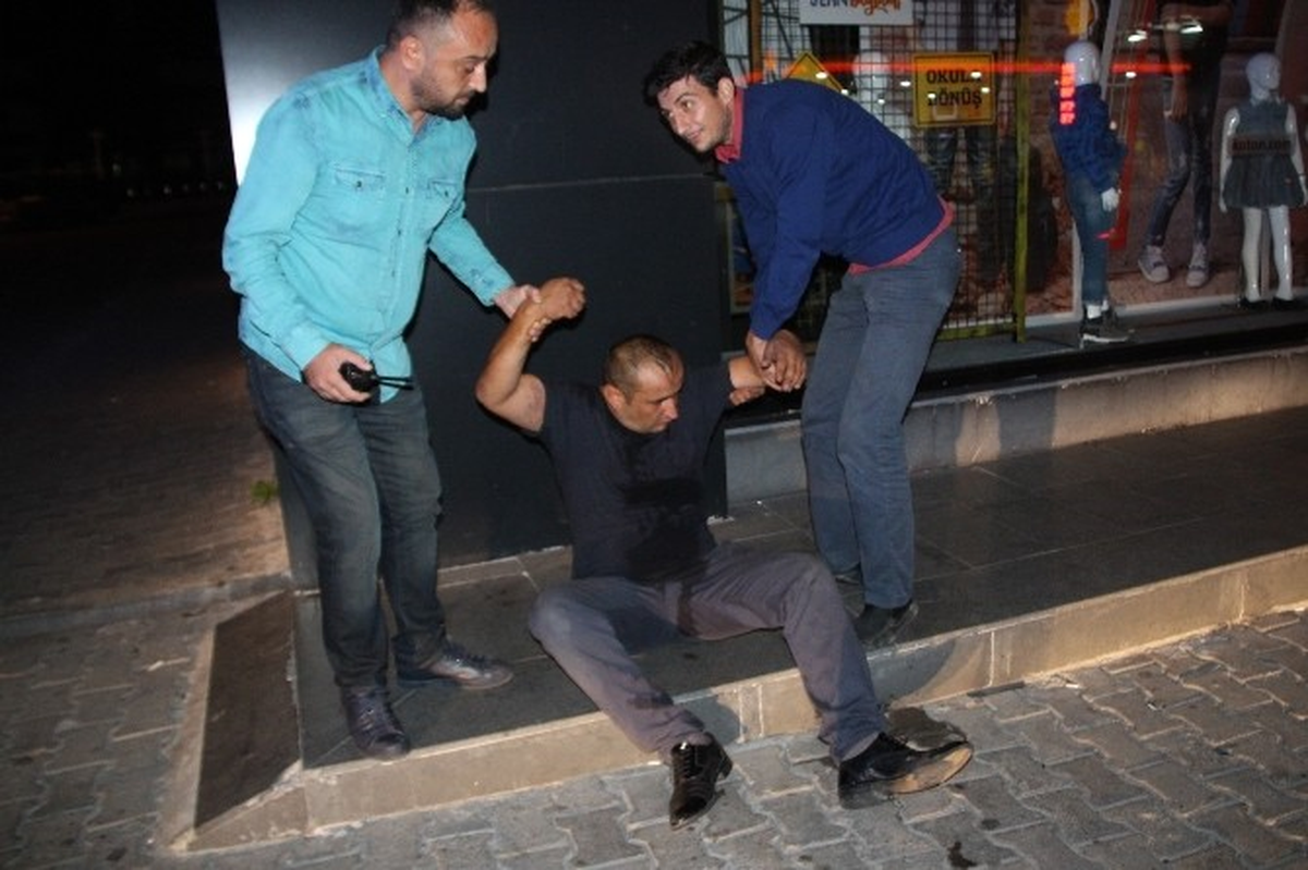 Alkolün Etkisiyle Polisten Olmayan Valizini İstedi