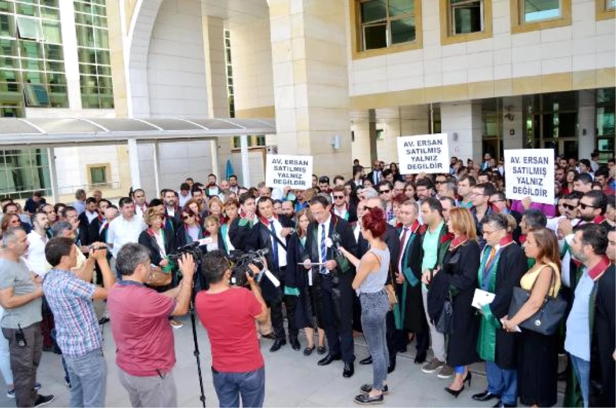 Avukatlara Tutuklamaya Cübbeli Protesto