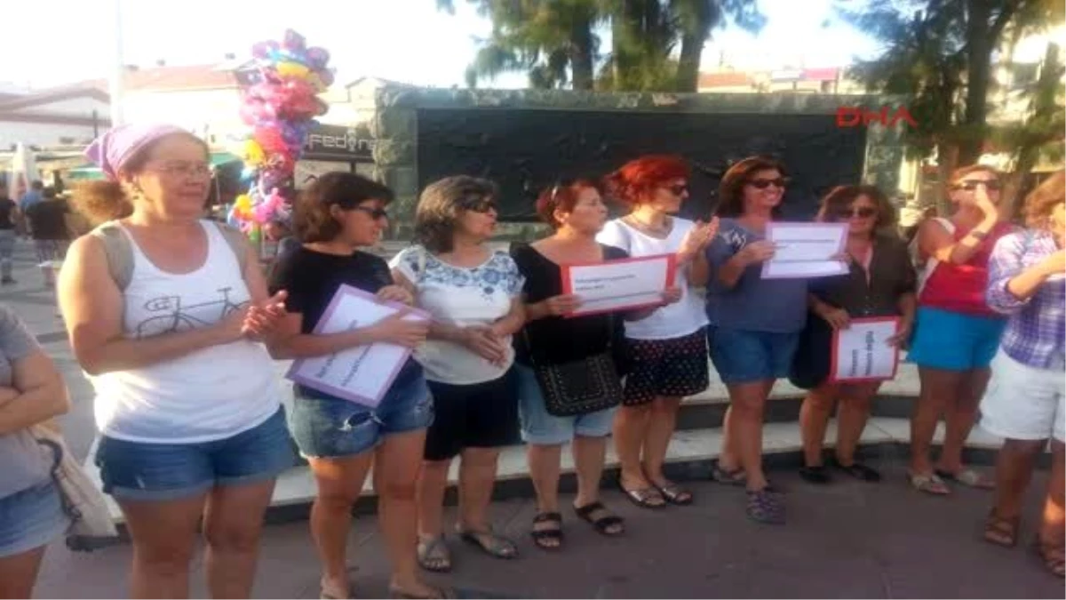 Balıkesir - Ayvalık\'ta Kadınlardan Şortlu Protesto