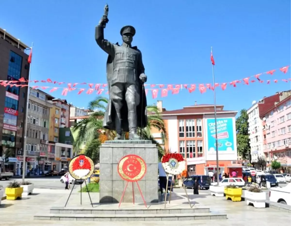 Balıkesir\'de Kadınlardan Şortlu Eylem