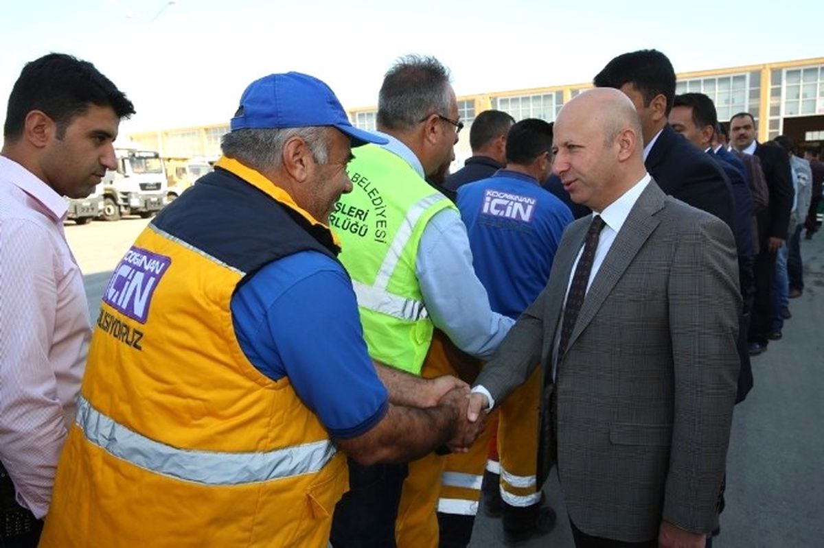 Başkan Çolakbayrakdar Belediye Çalışanları ile Bayramlaştı