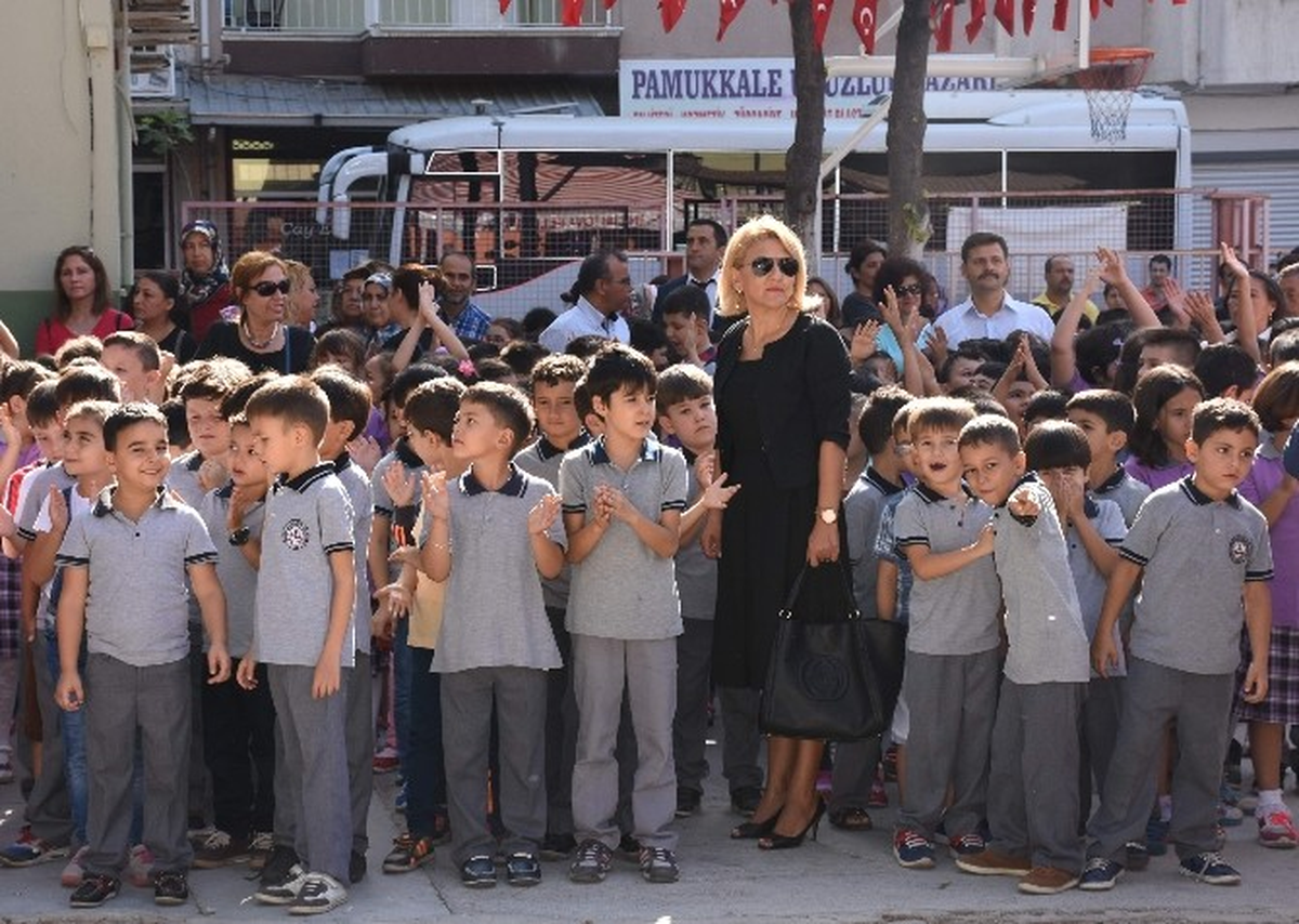 Başkan Kale, Öğretmen ve Öğrencileri Yalnız Bırakmadı