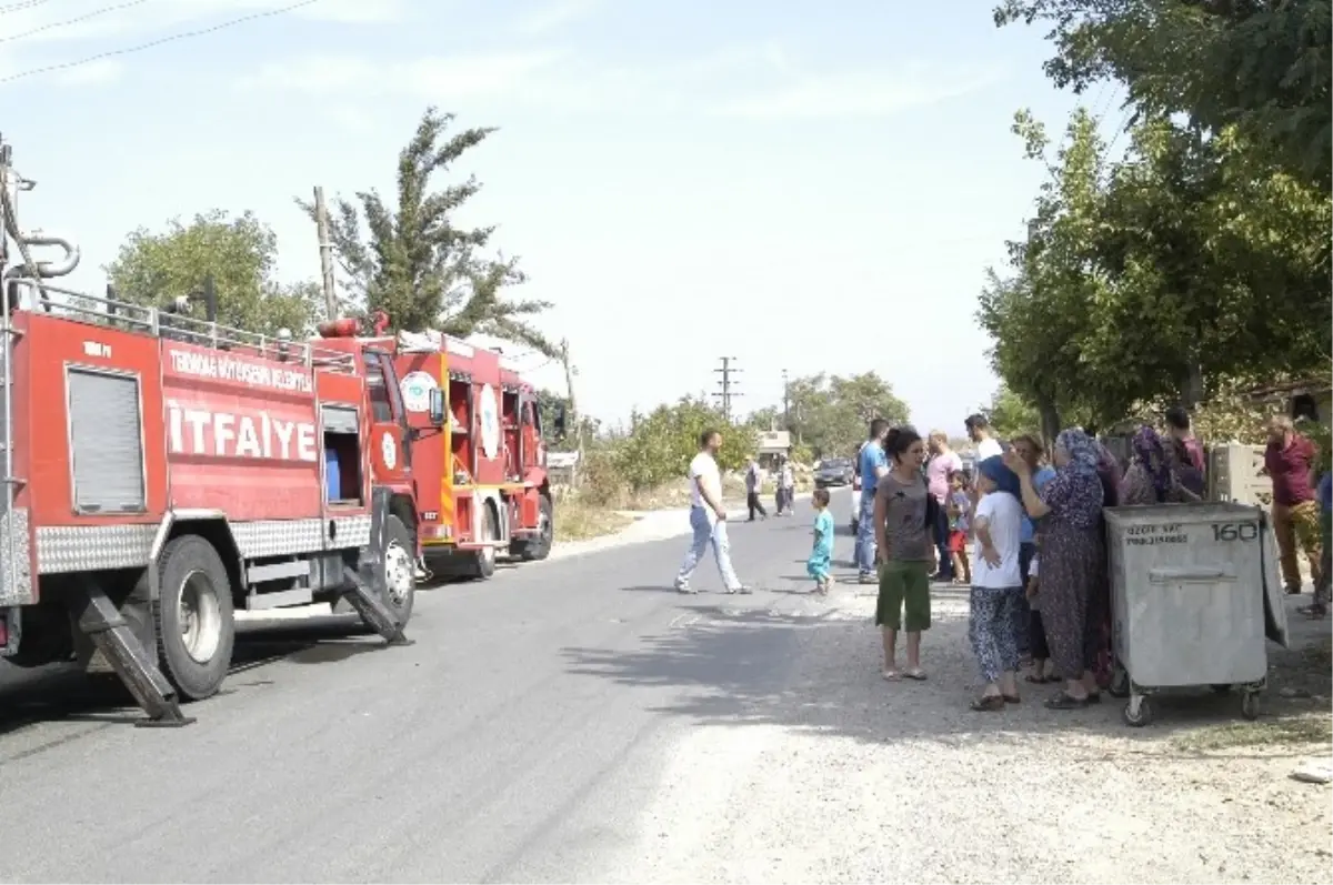 Depoda Çıkan Yangın Vatandaşı Sokağa Döktü