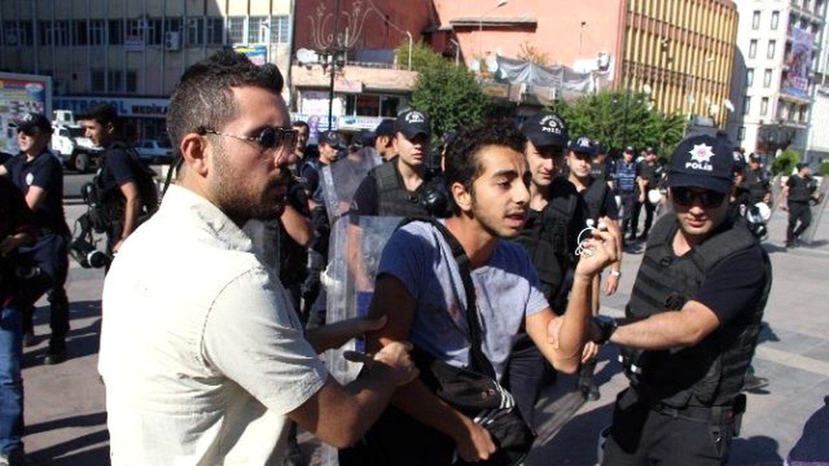 Diyarbakır\'da Öğrencilere Müdahale: 23 Gözaltı