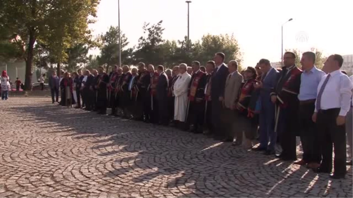 Faruk Çelik: "Unutmayalım Ki Aydın Olmak İçin Önce İnsan Olmak Lazım"