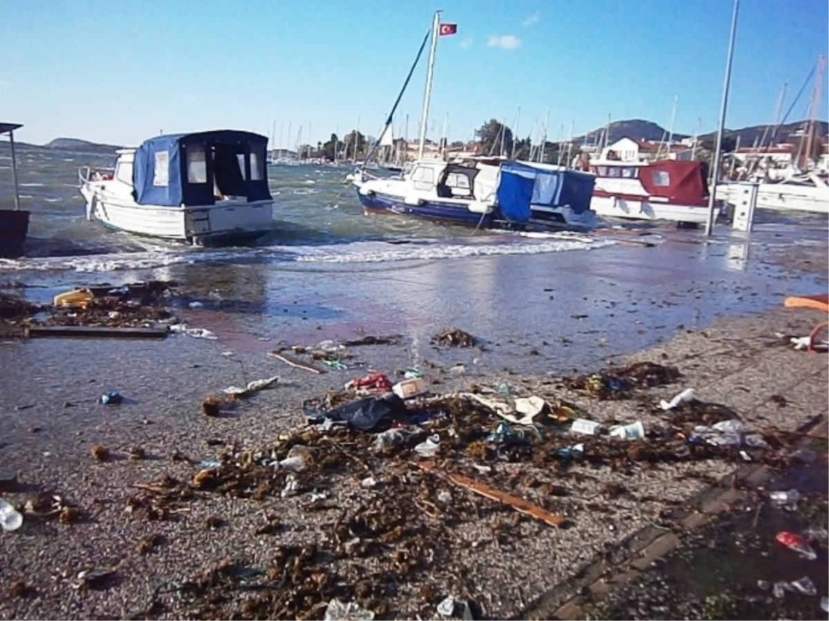 Foça, Fırtına ve Yağışa Karşı Önlemini Aldı