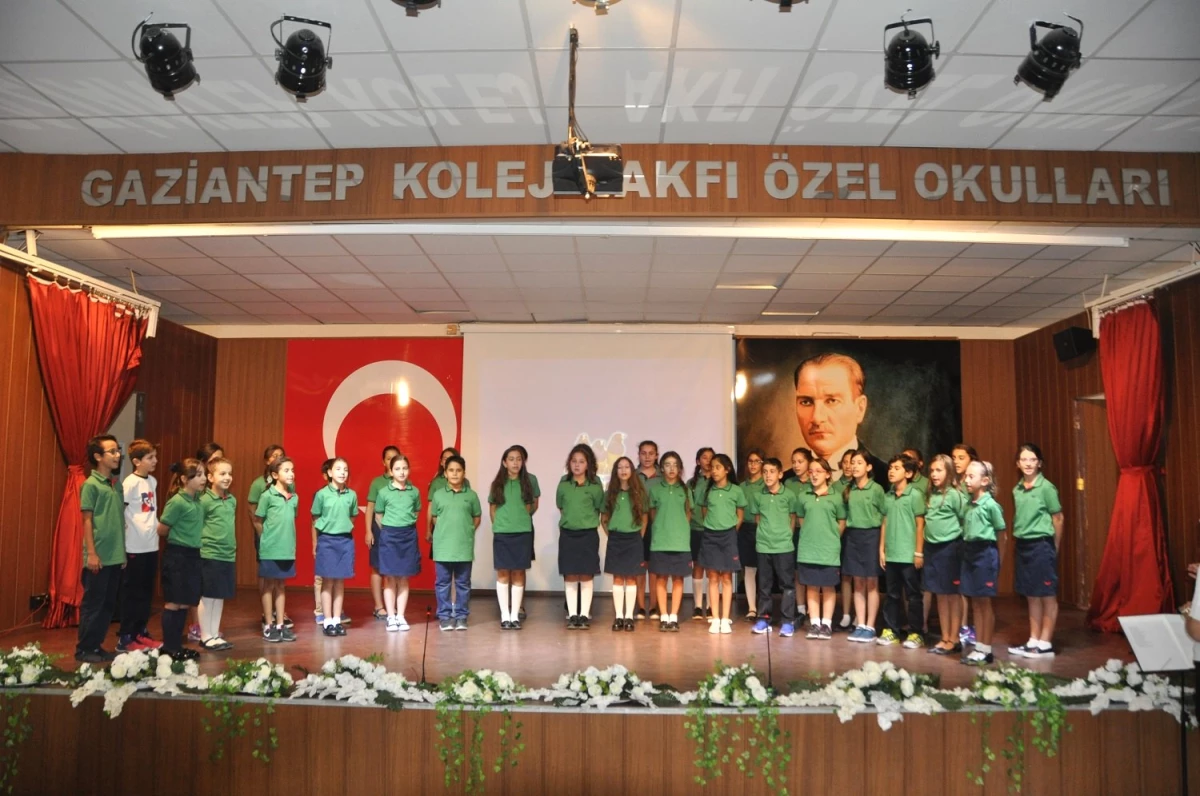 Gaziantep Kolej Vakfında ilk ders demokrasi ve 15 Temmuz Şehitlerini