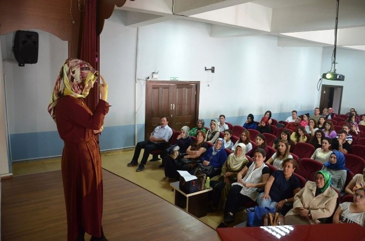 Hem\'den Eğitici Öğretmenlere Seminer