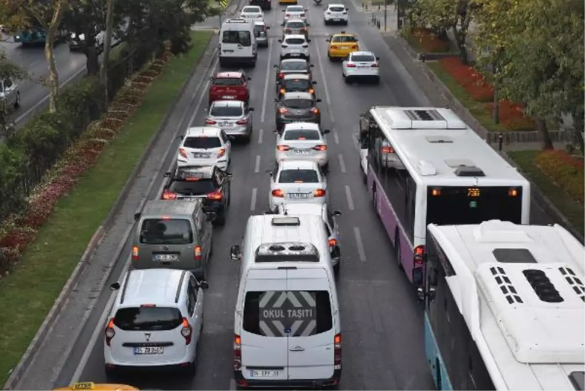 İstanbul\'da Pazartesi Trafiği