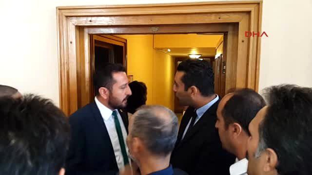 Meclis?te Basın Toplantı Salonuna Giremeyince Tuvalet Önünde Açıklama Yapıldı 3