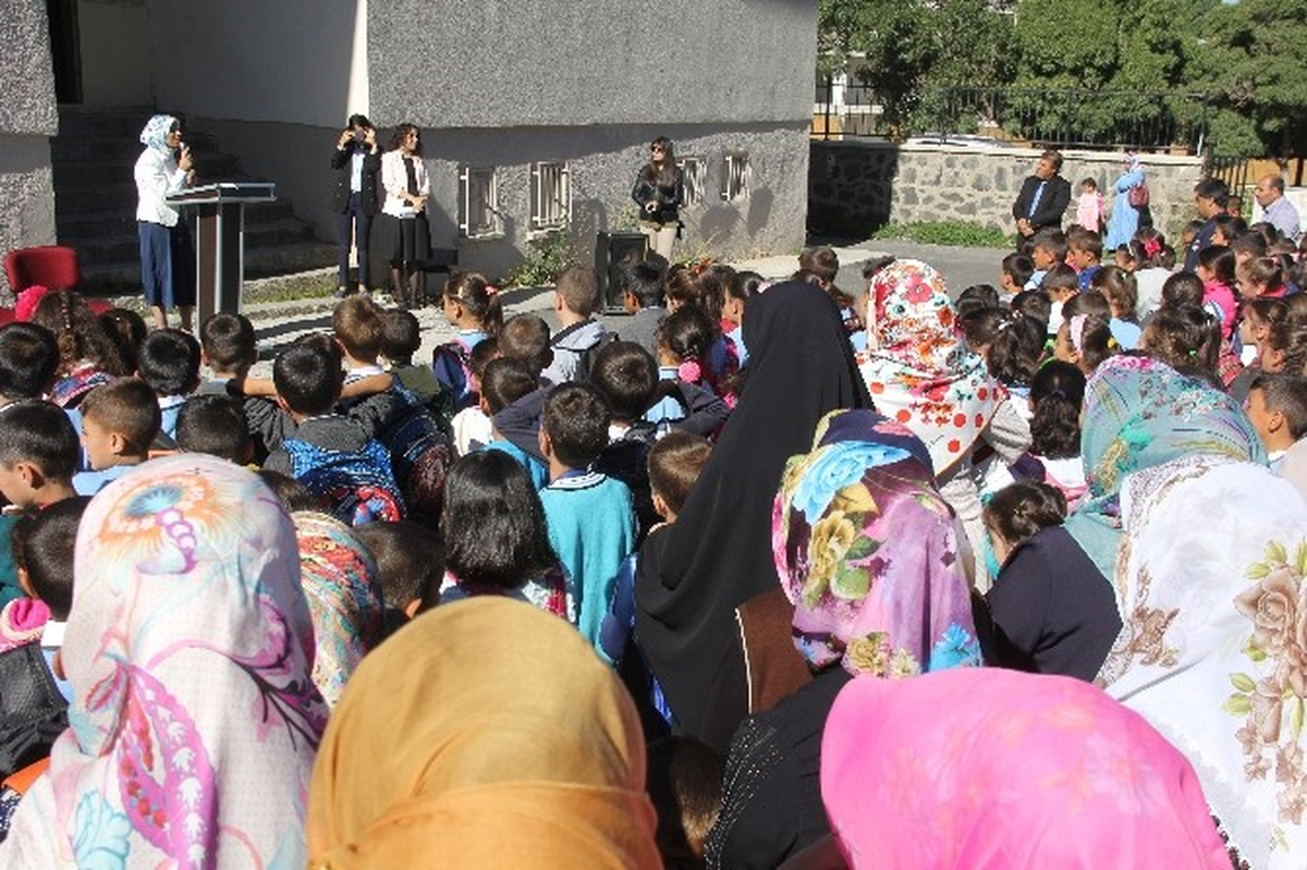 Milletvekili Taşkesenlioğlu, Okuduğu İlköğretim Okulunun İlk Ders Zilini Çaldı