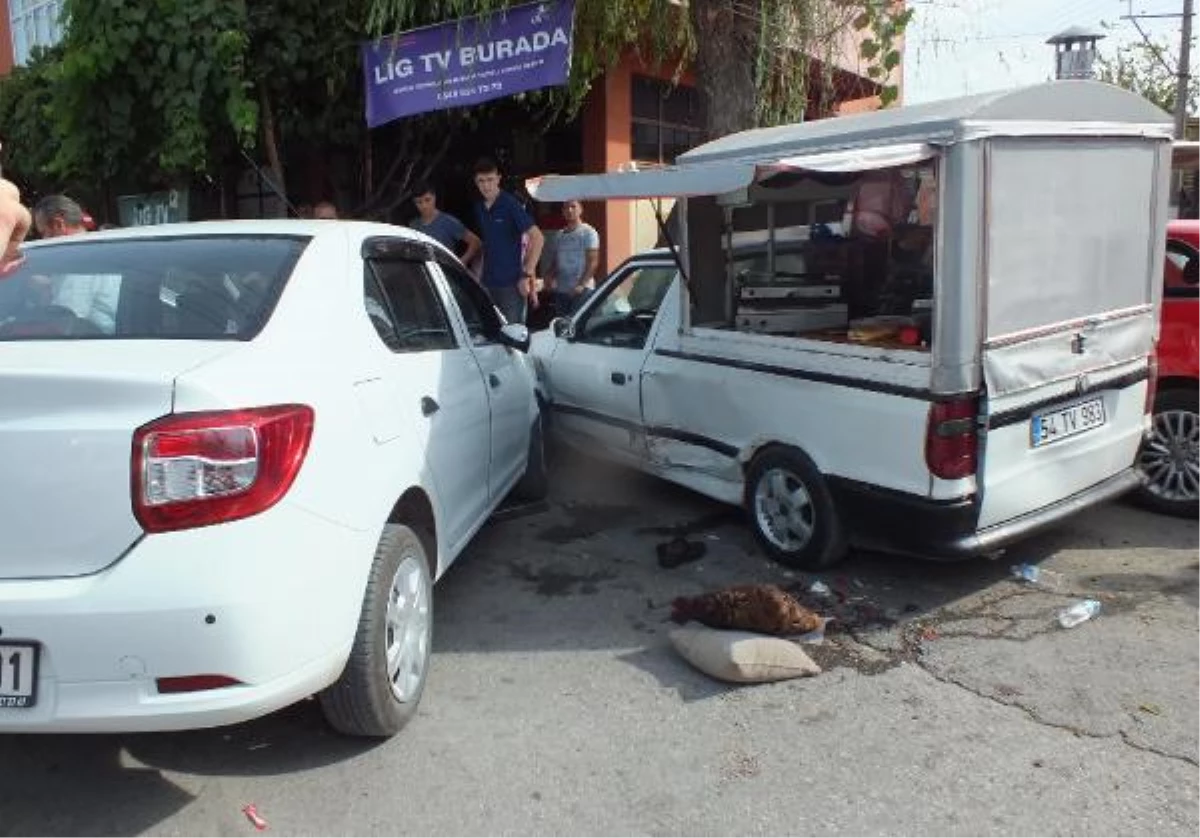 Otomobilin Çarptığı Seyyar Satıcı Yaralandı