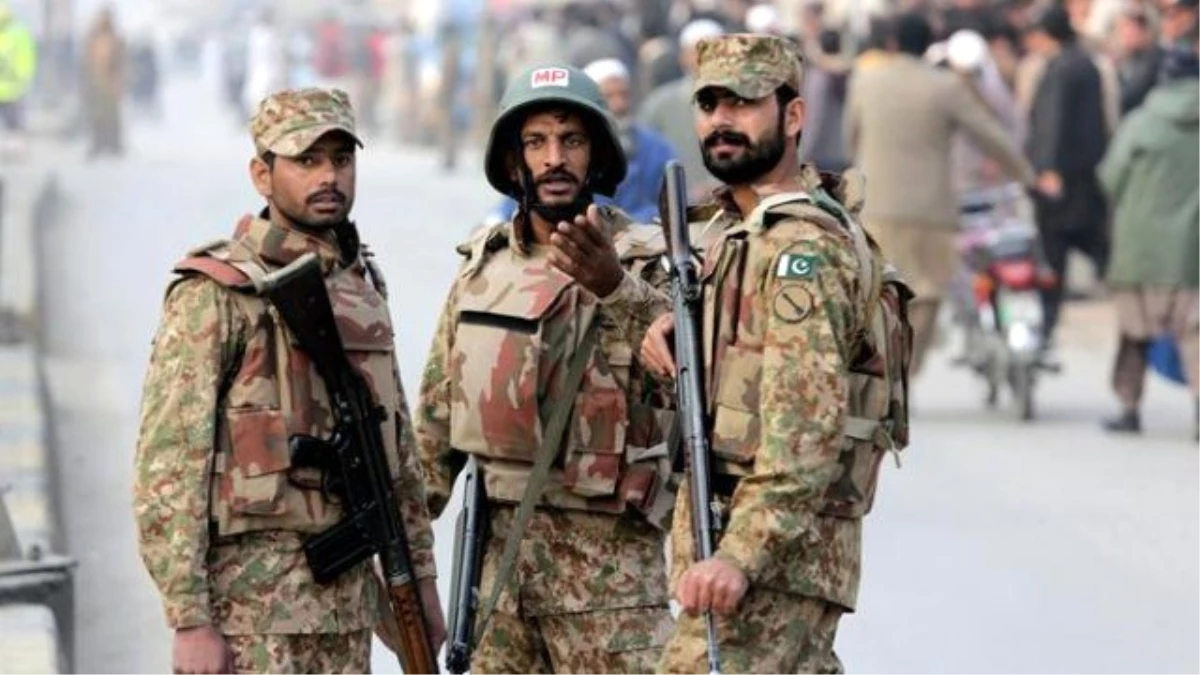 Pakistan\'da Askeri Yetkililere Silahlı Saldırı: 3 Ölü