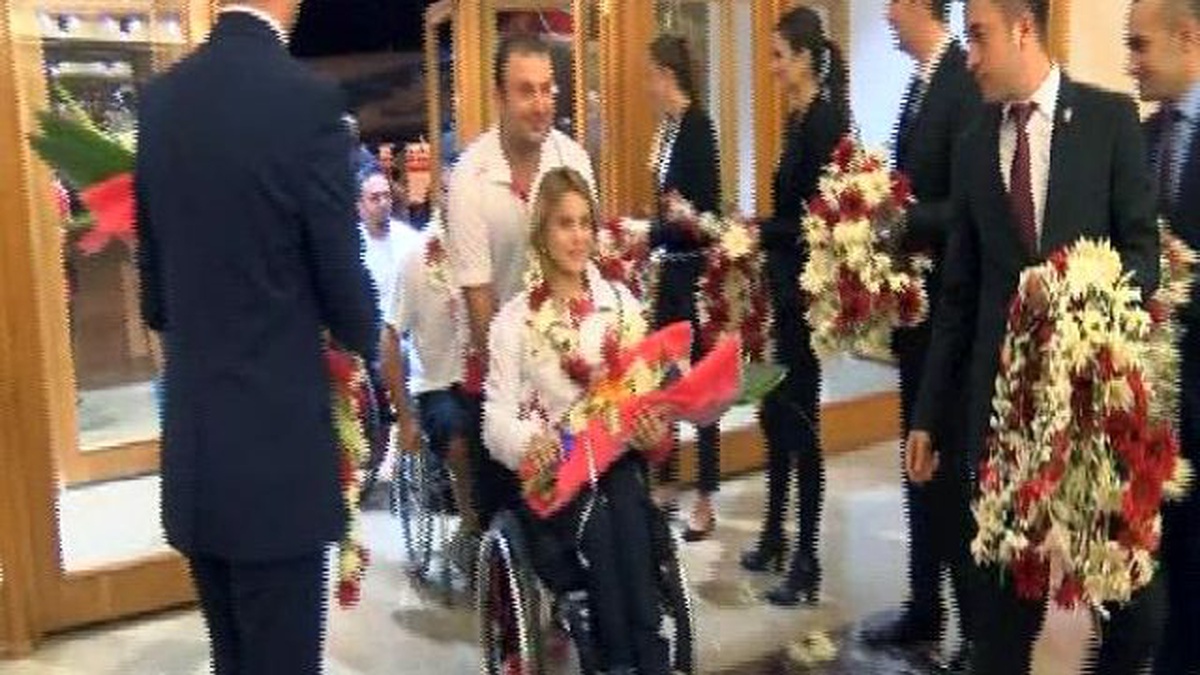 Paralimpik Oyunlarında 9 Madalya Kazanan Milli Sporcular Yurda Döndü