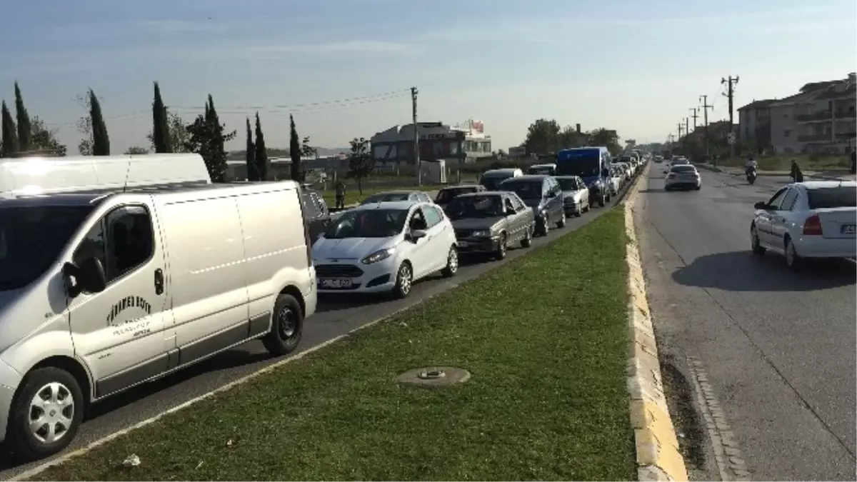 Sakarya\'da Okullar Açıldı Trafik Durma Noktasına Geldi