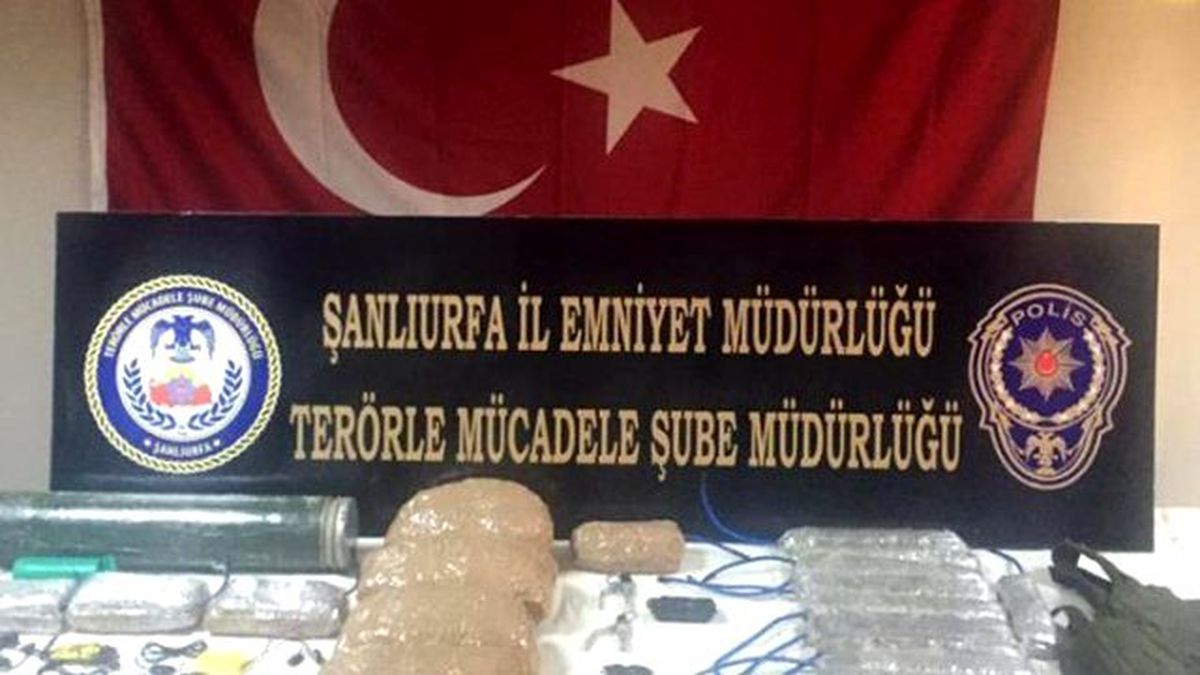 Şanlıurfa\'da Eylem Hazırlığı İçerisinde Olan Daeş\'li 2 Terörist, Canlı Bomba Yelekleri ve...