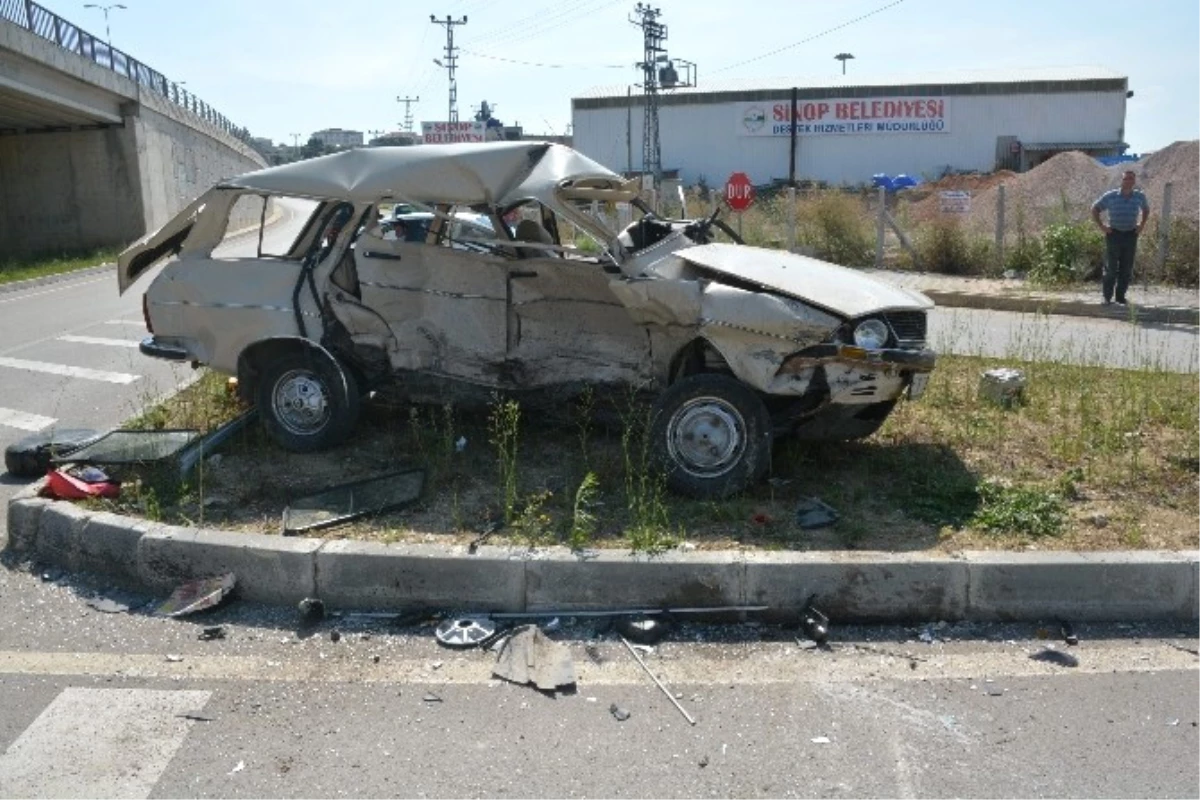 Sinop\'ta Trafik Kazası: 1 Ölü, 1 Yaralı