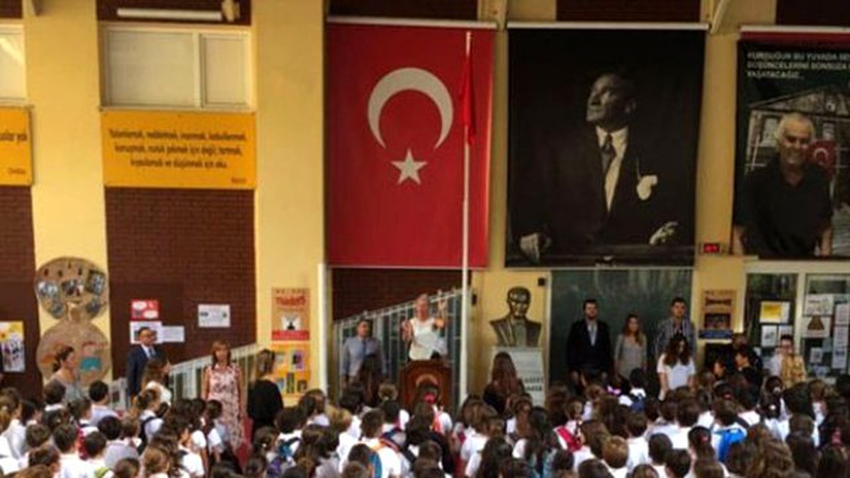 Taş Mektep\'te Tarık Akan İçin Anı Köşesi Hazırlandı