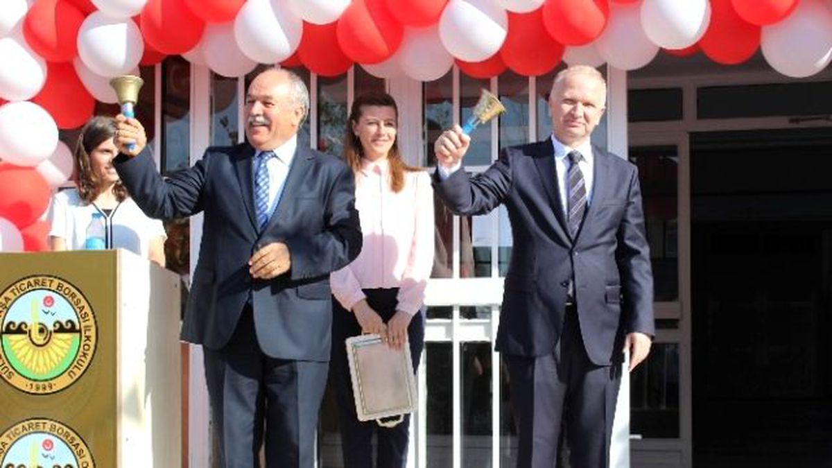 Tekirdağ\'da Vali ve İl Milli Eğitim Müdürü İlk Ders Zilini Çaldı