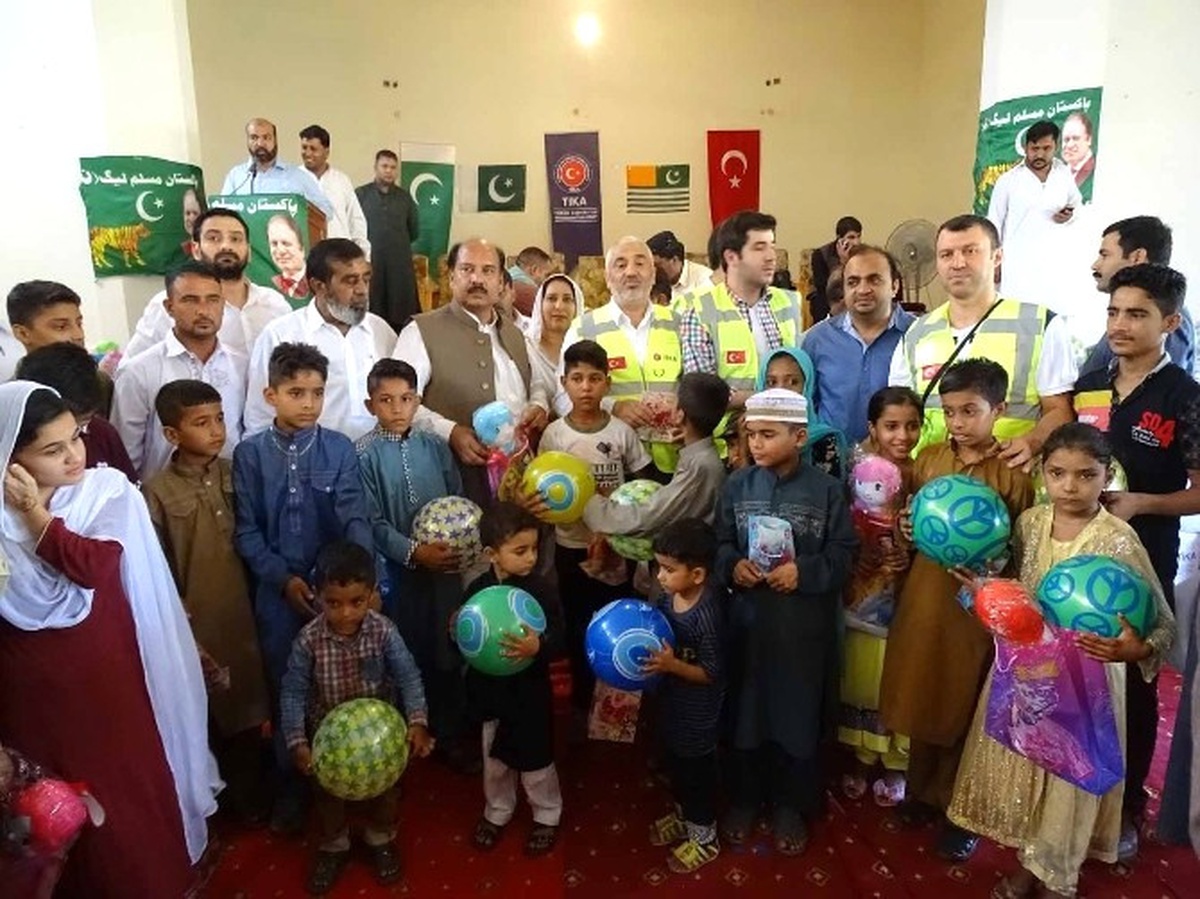 Tika Kurban Bayramında Pakistan\'da İhtiyaç Sahiplerinin Yüzünü Güldürdü