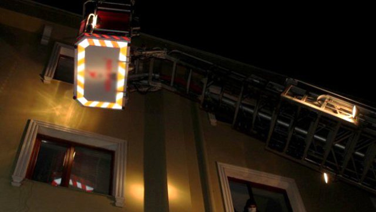 Yangında Mahsur Kalan Çocuğu İtfaiye Ekipleri Kurtardı