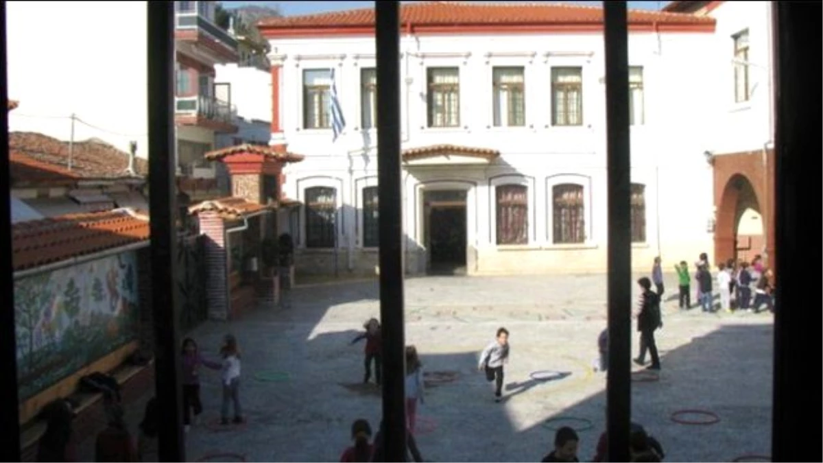 Yunanistan, Dokuz Türk Okulunu Kapattı