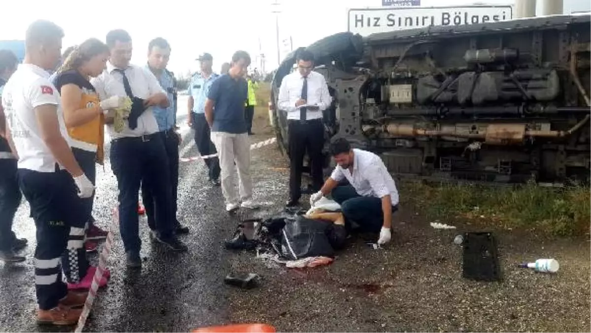 Ambulans Devrildi, Sağlık Memuru Öldü