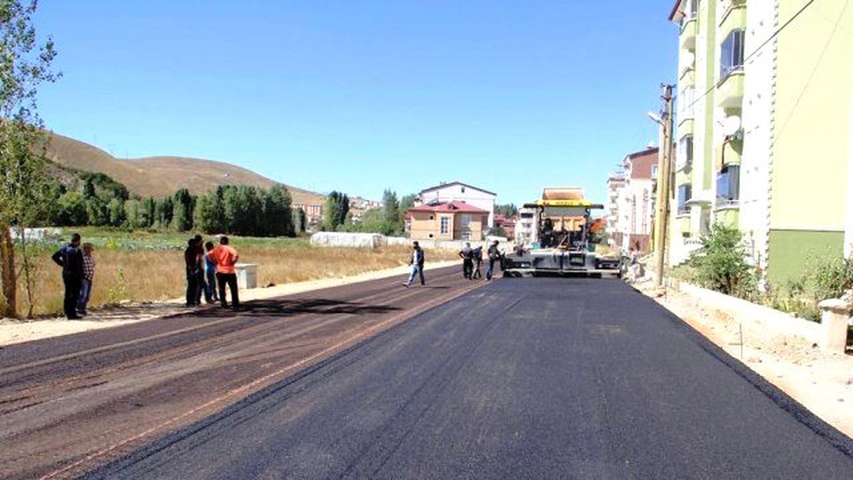 Bayburt\'ta Asfalt Çalışmaları Devam Ediyor