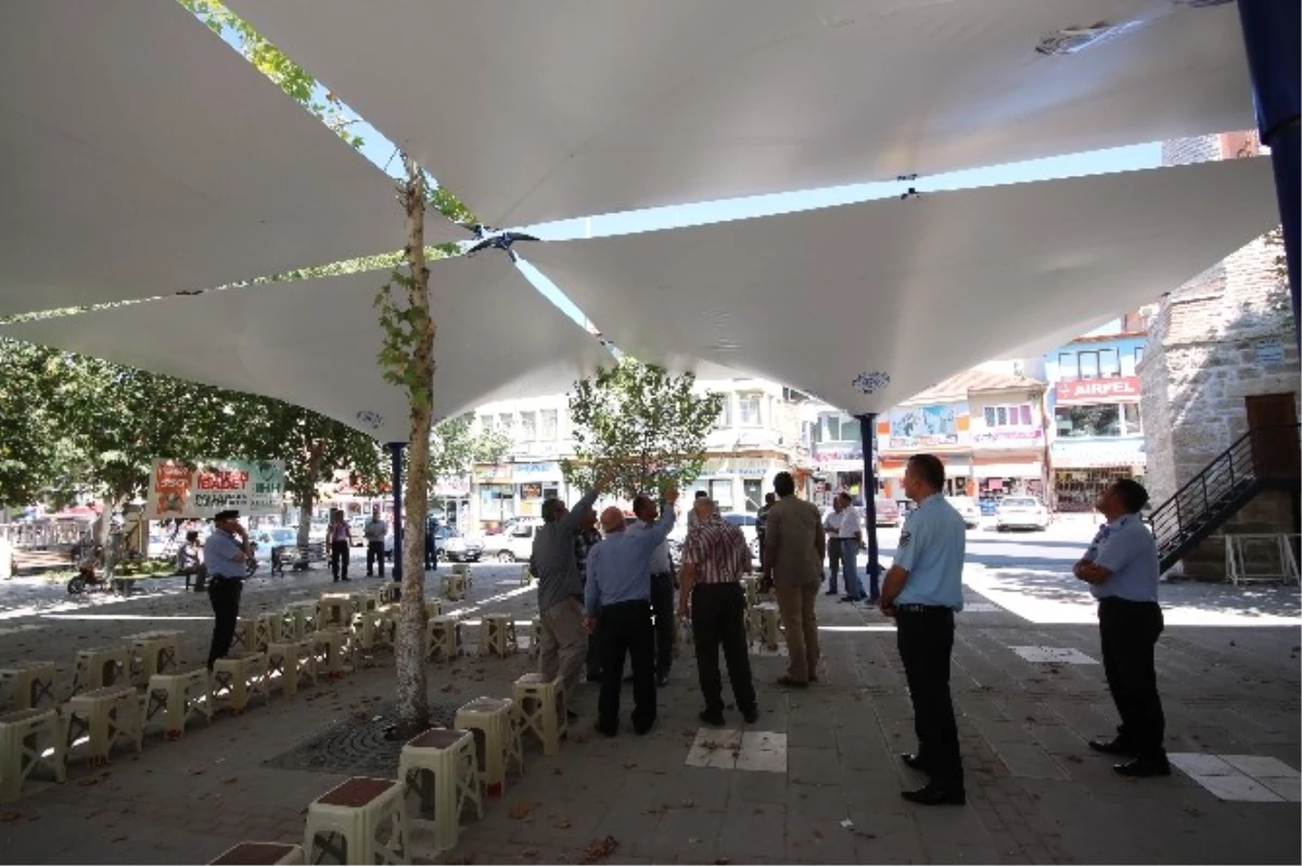 Beyşehir Belediyesi\'nden Çarşı Camisi Meydanına "Ters Şemsiye" Uygulaması