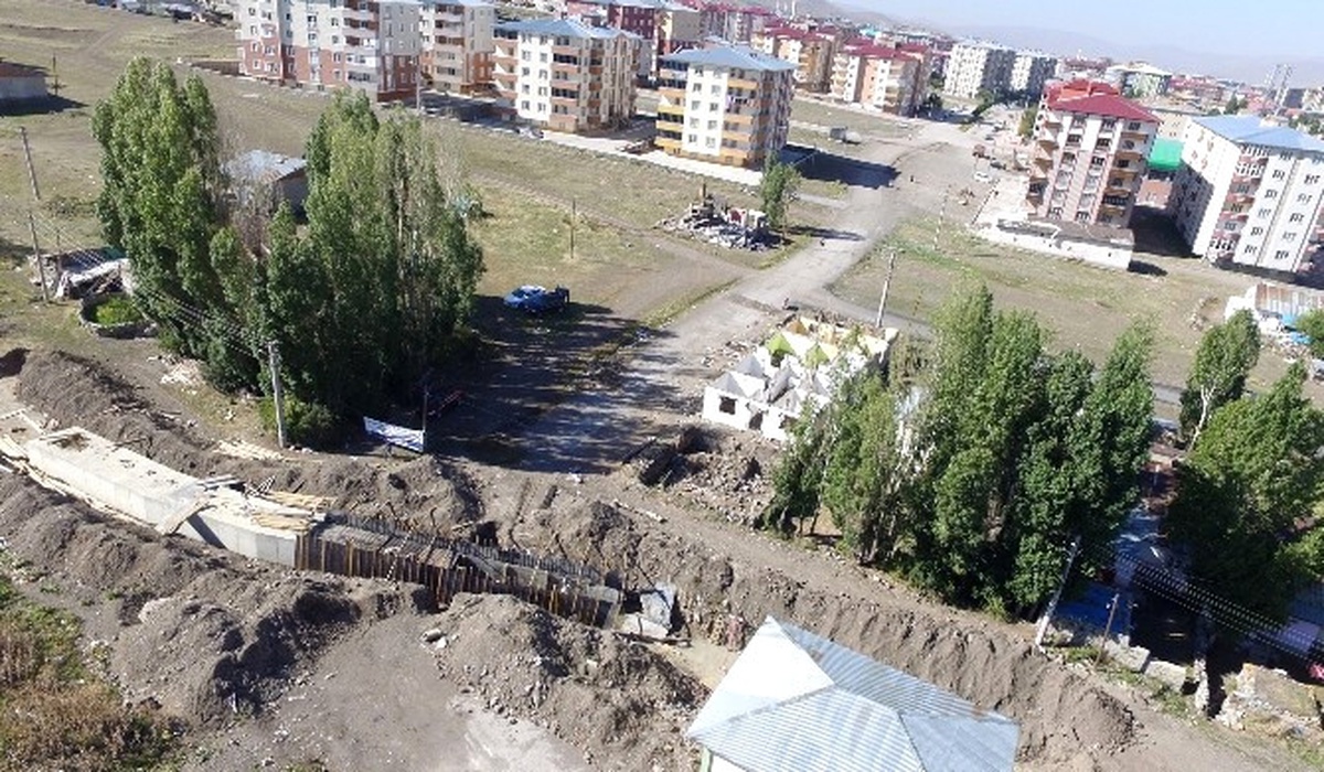 Büyükşehir Merkezde Hem Kamulaştırma Hem de Yol Yapıyor