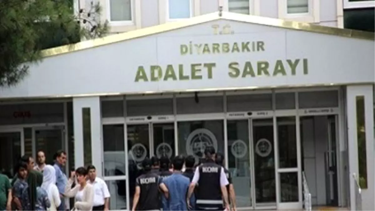 Diyarbakır\'da FETÖ\'ye Finans Sağlayan 30 Kişi Gözaltına Alındı